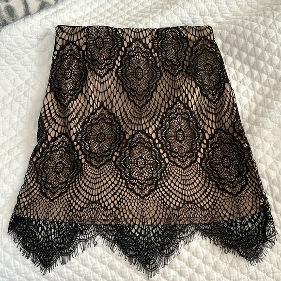 Lace skirt - Picture 1 of 3